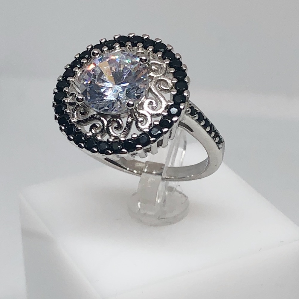 Beautiful sterling silver black spinel ring - Picture 3 of 6